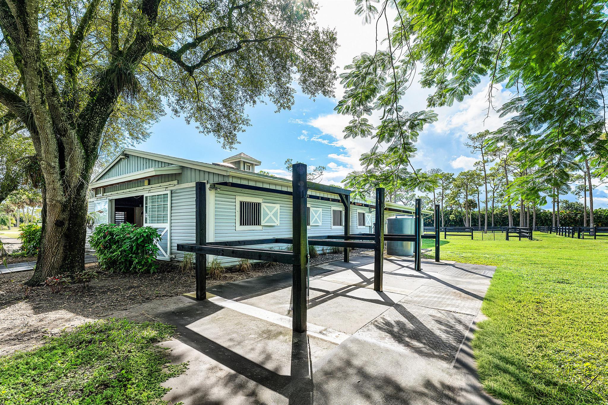 LOXAHATCHEE GROVES - Residential Lease