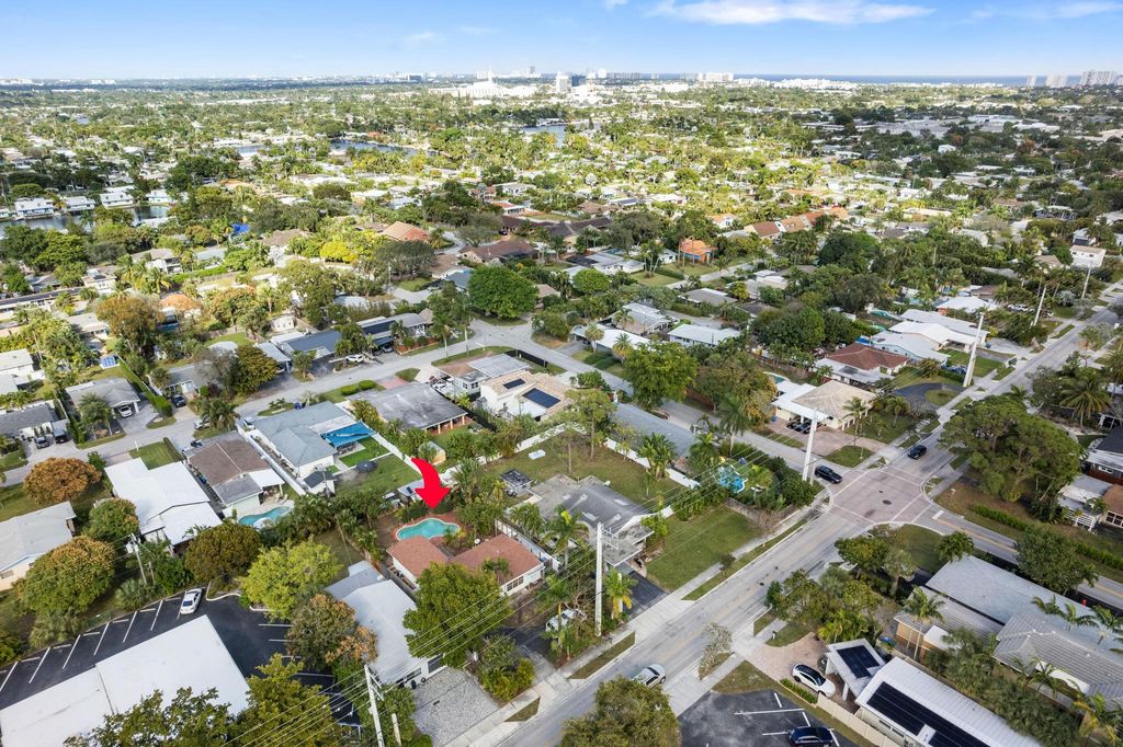 Photo of 1399 NE 38th Street, Oakland Park, FL 33334 (MLS # R11051578)