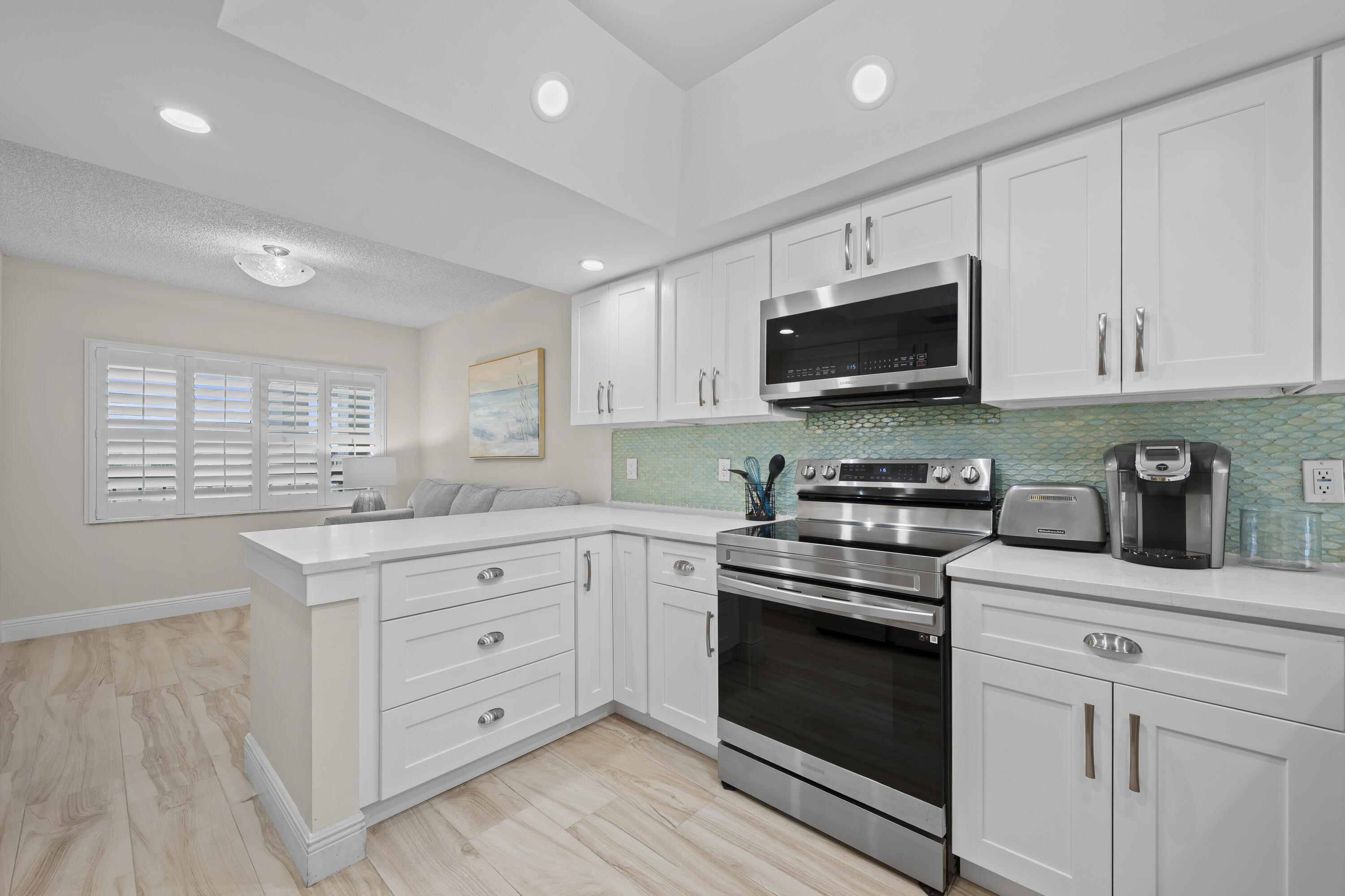1045 Ocean Drive 503, Juno Beach, FL, 33408/$875,000 3 1045 Ocean Drive 503
