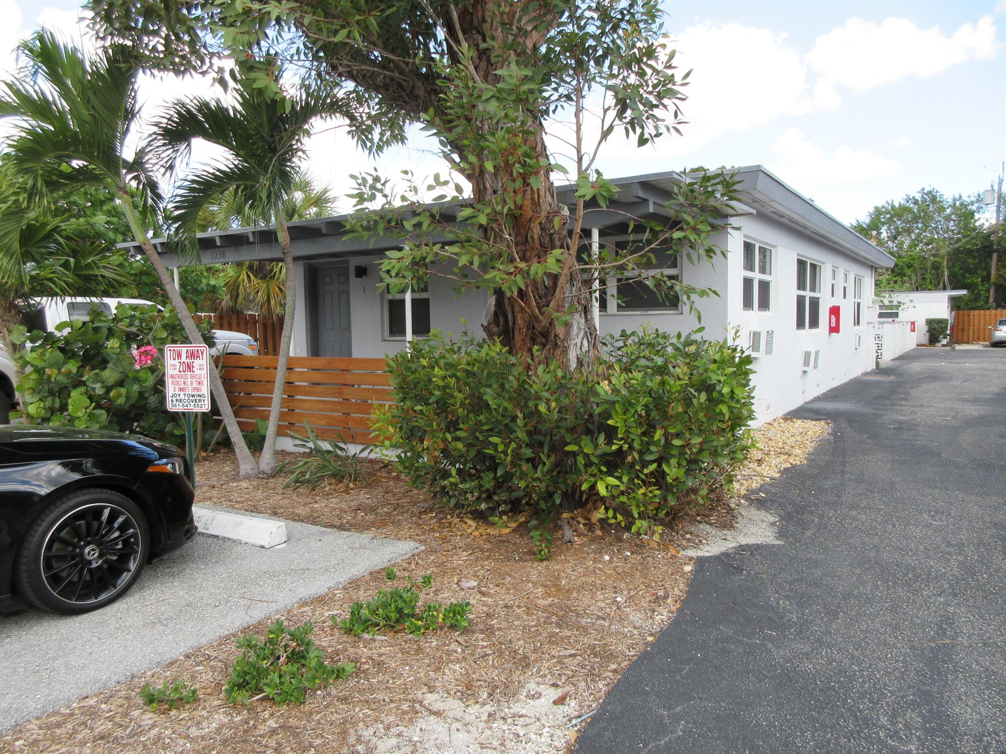 One bedroom, one bath apartment in a very well maintained building with private front patio, plenty of parking and common area laundry. Unit has granite countertops with stainless steel appliances, beautiful terrazzo floors, impact windows and fresh paint. DON'T MISS THIS GREAT OPPORTUNITY!!!! No HOA so approval is fast to move in right away.