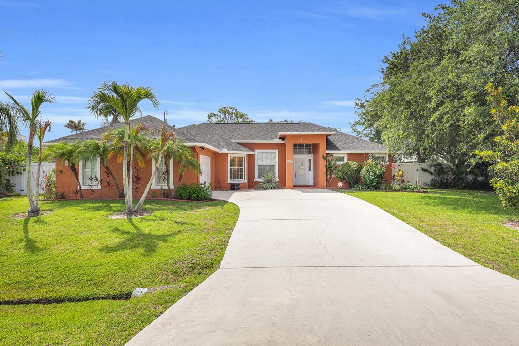 Photo of 2522 SE Lyman Circle, Port Saint Lucie, FL 34952 (MLS # B26034357)