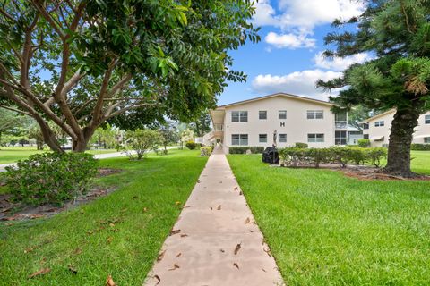 Tiny photo for 170 Canterbury, West Palm Beach, FL 33417 (MLS # B26036965)