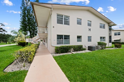 Tiny photo for 170 Canterbury, West Palm Beach, FL 33417 (MLS # B26036965)