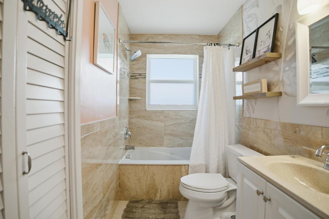 LAKE WORTH TOWN OF - Residential Lease