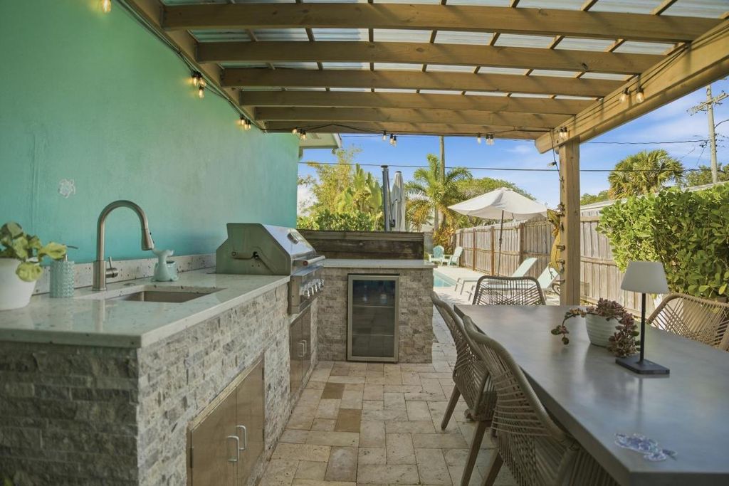 Photo of 525 N L Street, Lake Worth Beach, FL 33460 (MLS # R11153229)