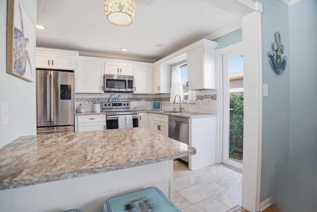 Photo of 525 N L Street, Lake Worth Beach, FL 33460 (MLS # R11153229)