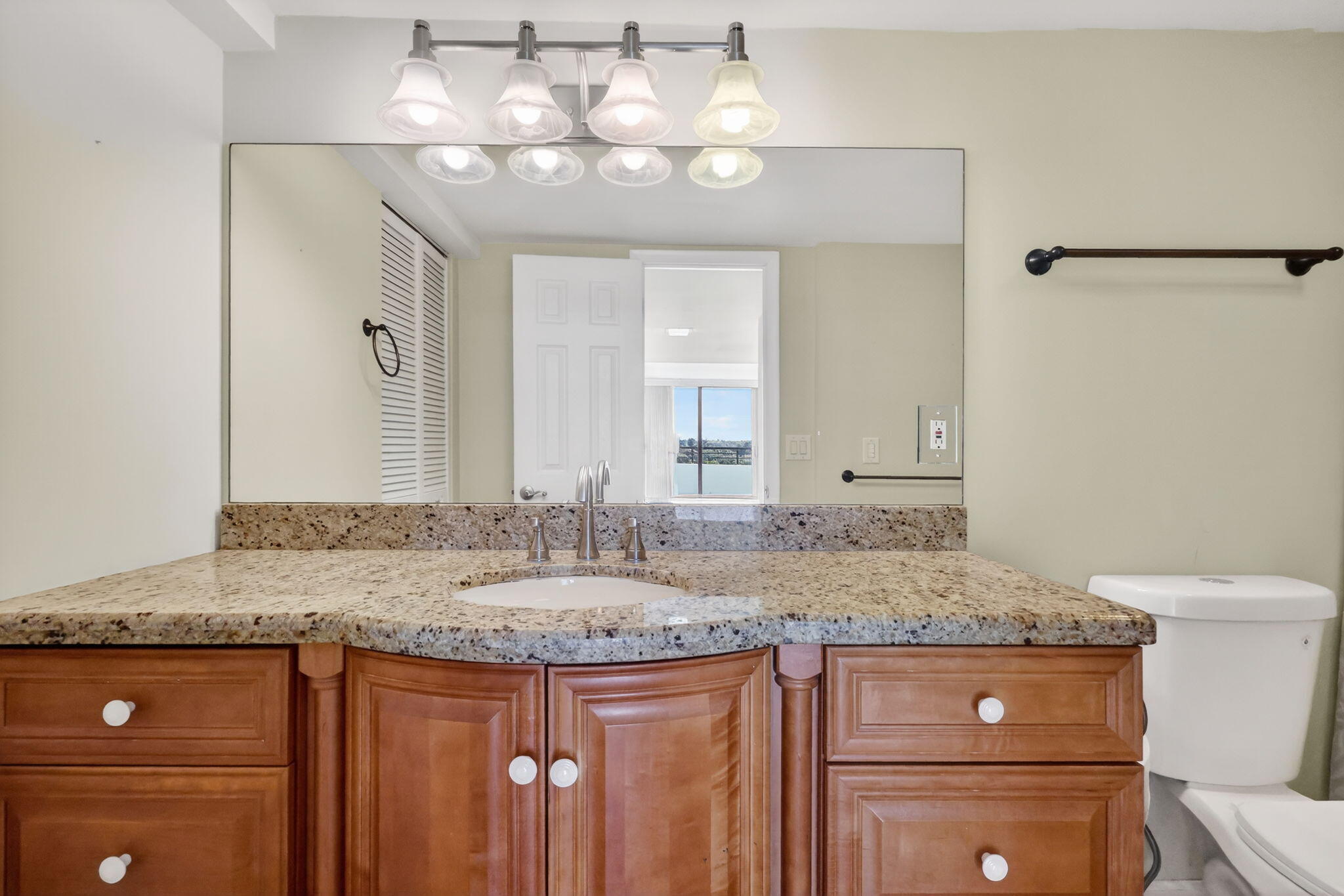 MAYFAIR HOUSE CONDO - Residential