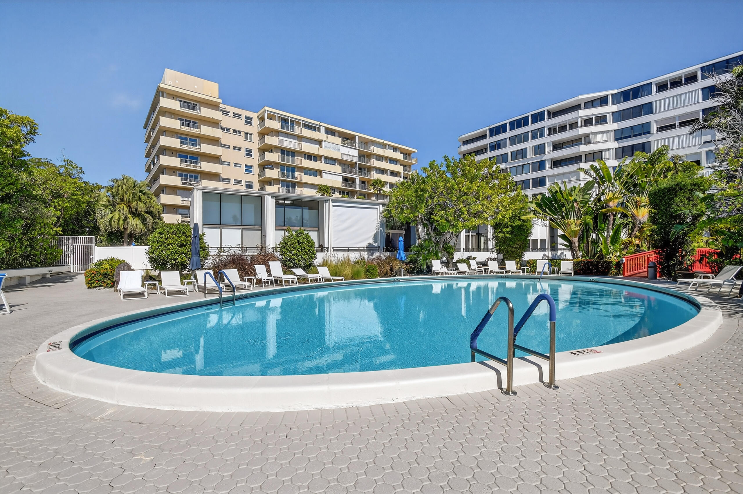 MAYFAIR HOUSE CONDO - Residential