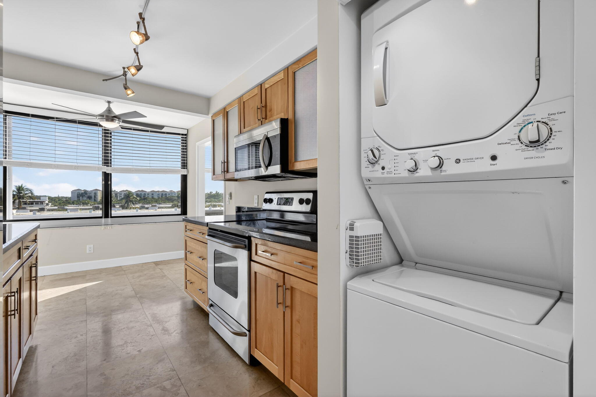 MAYFAIR HOUSE CONDO - Residential