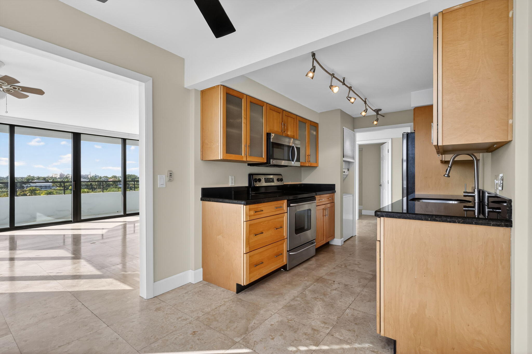 MAYFAIR HOUSE CONDO - Residential