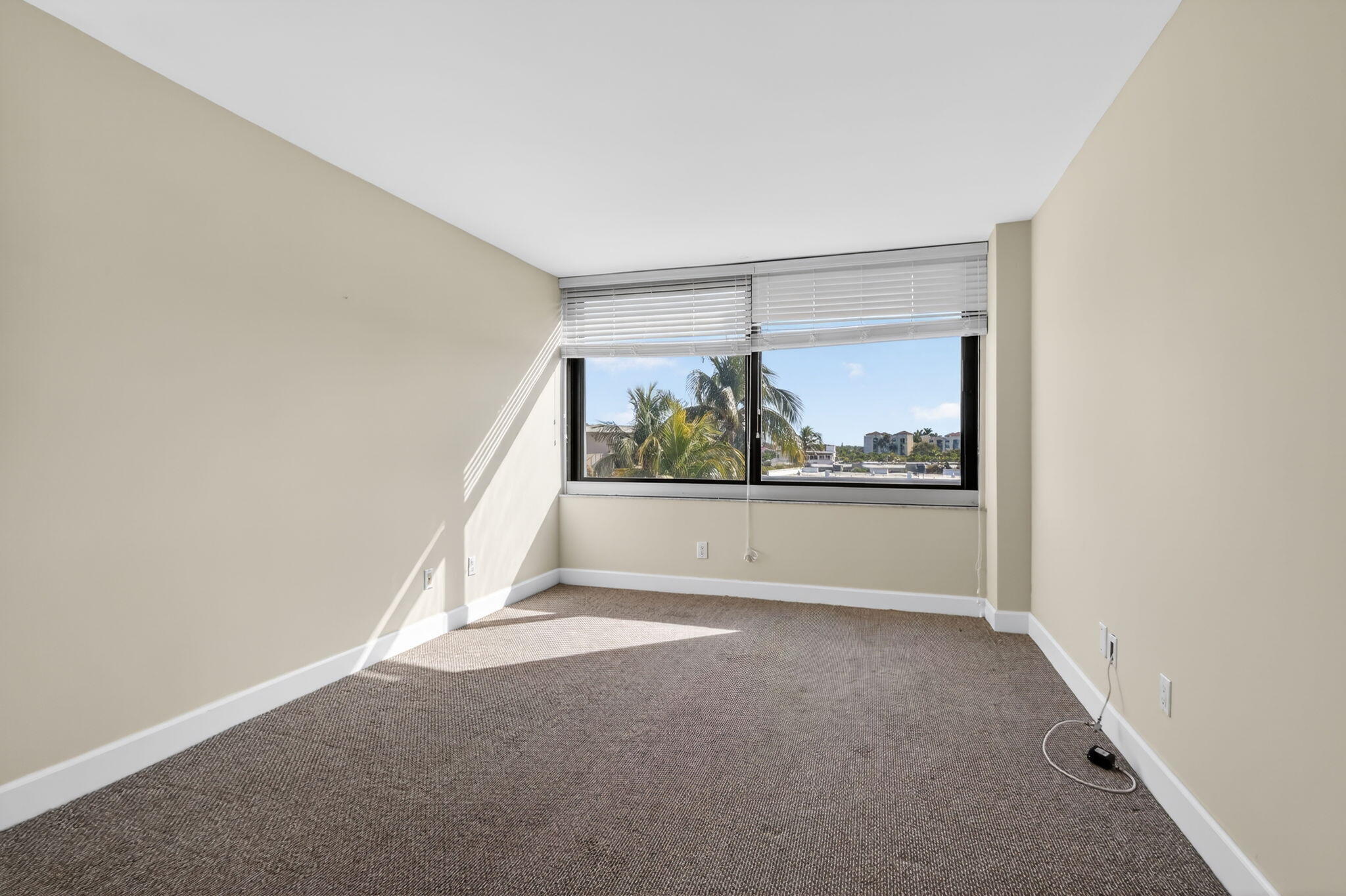 MAYFAIR HOUSE CONDO - Residential