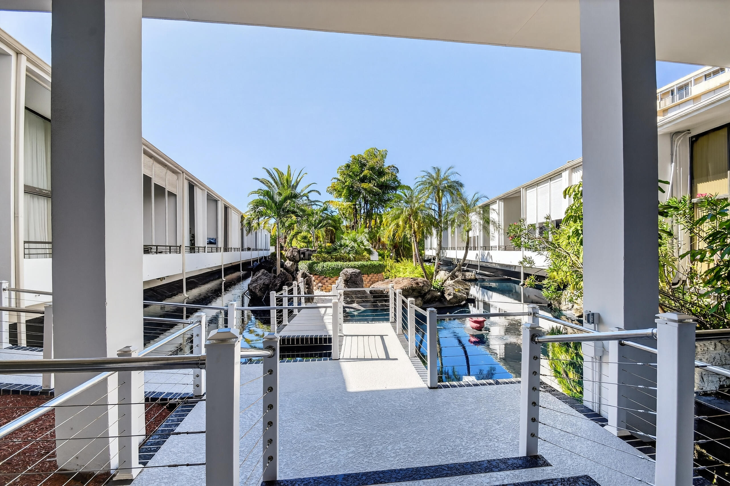 MAYFAIR HOUSE CONDO - Residential