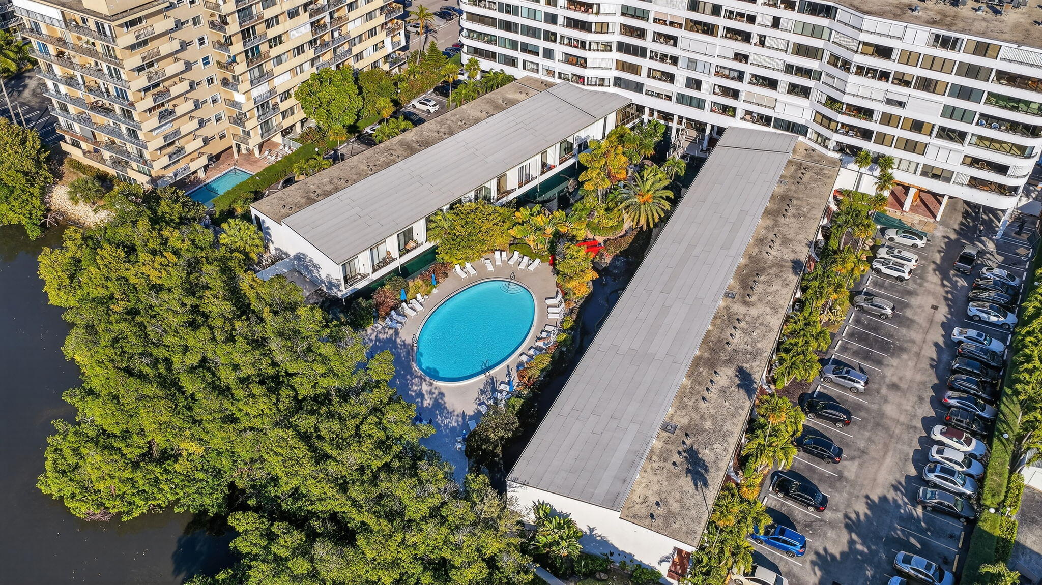 MAYFAIR HOUSE CONDO - Residential