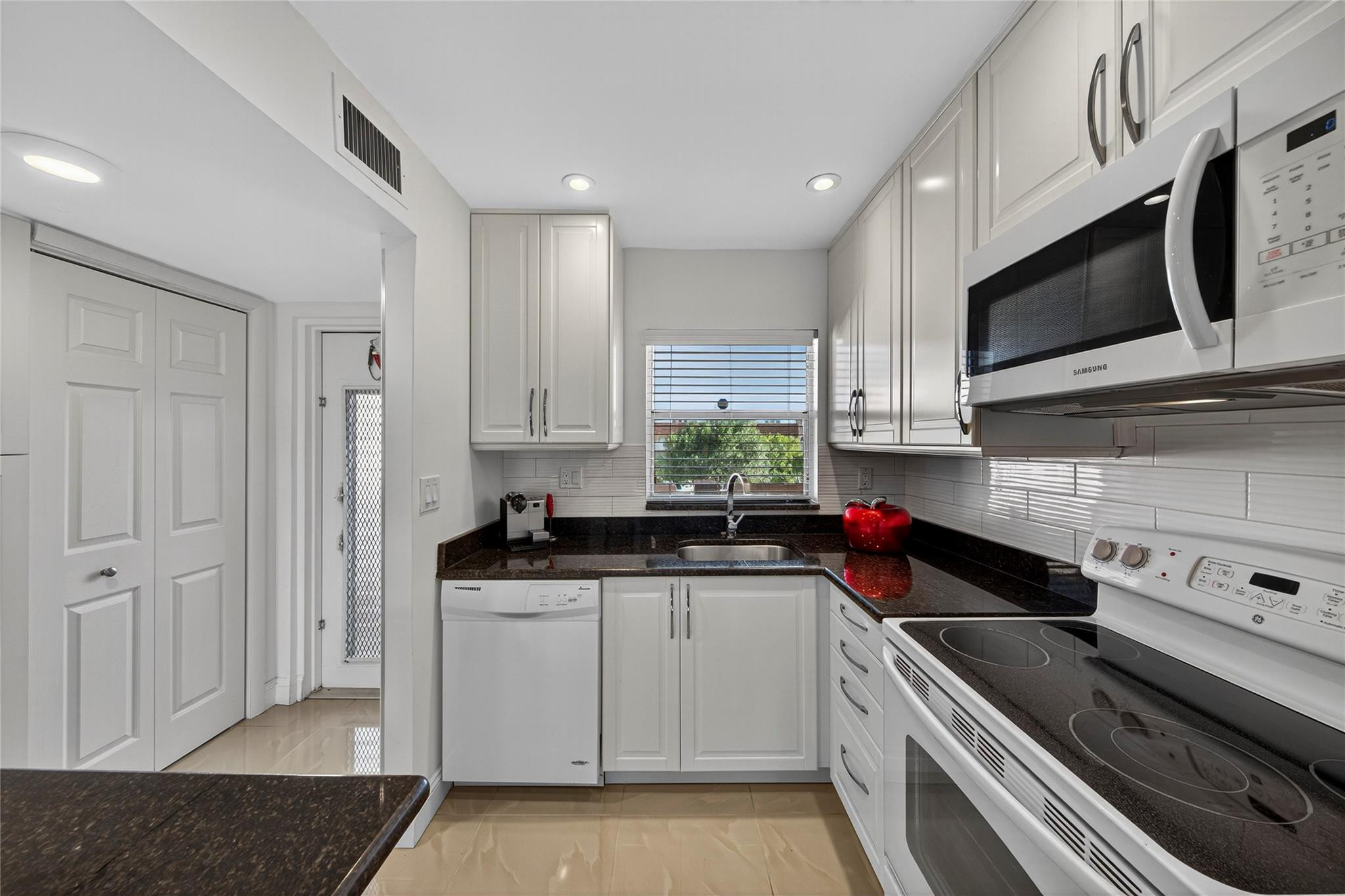 SUNRISE LAKES PHASE 3 - Residential