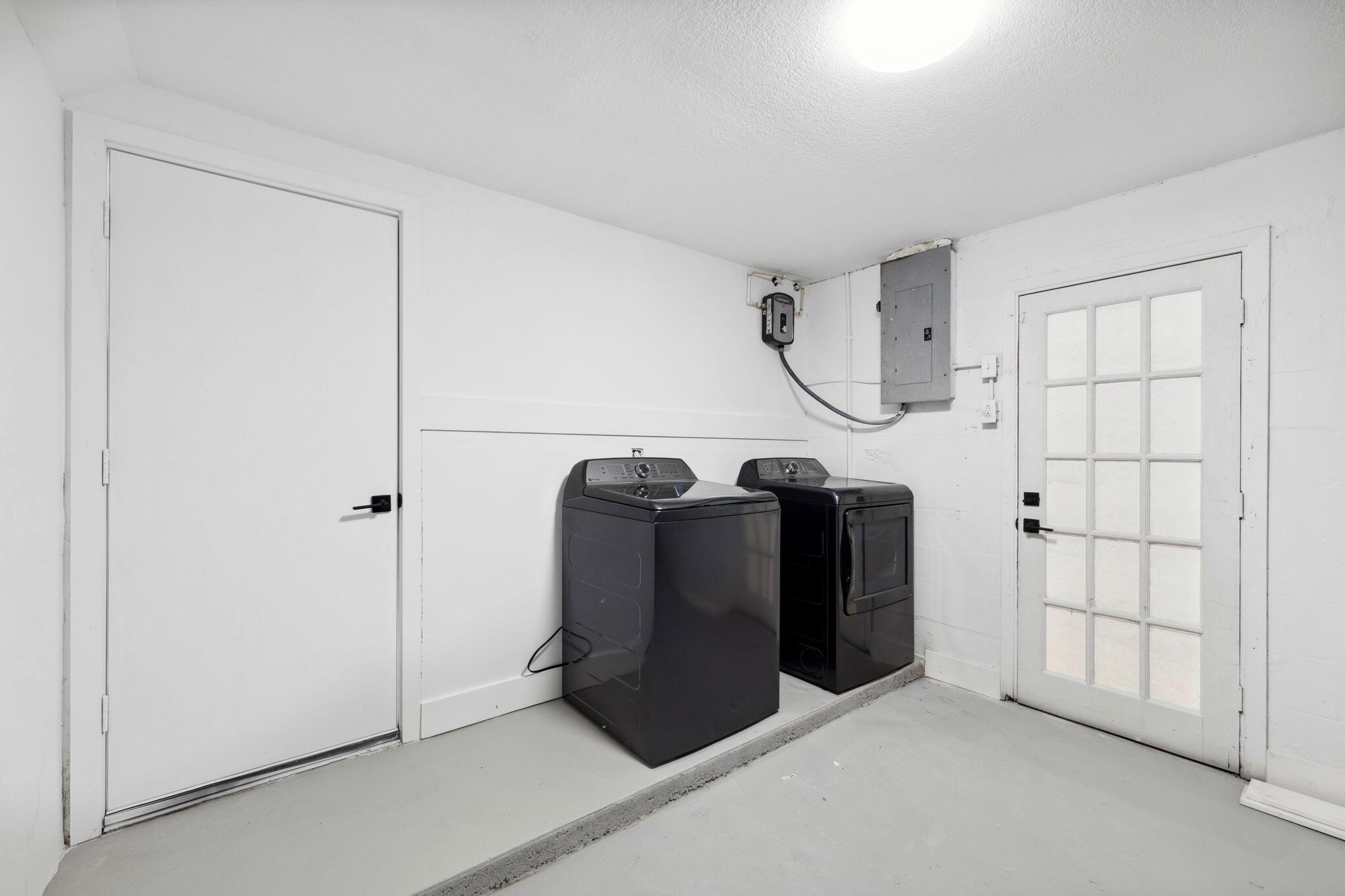 JERIVERNE PLAZA PB 6 PG 5 - Residential Lease