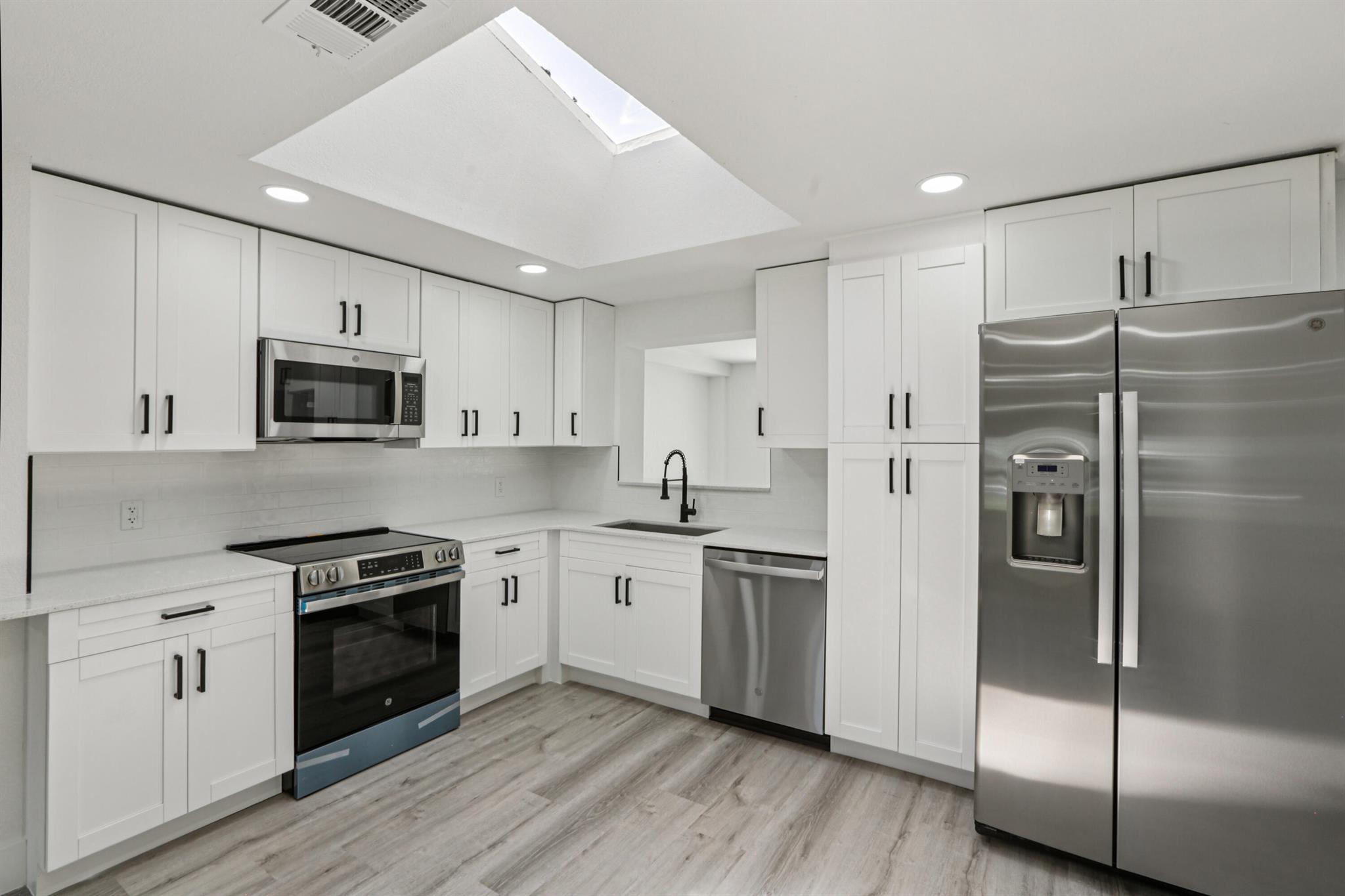 JERIVERNE PLAZA PB 6 PG 5 - Residential Lease