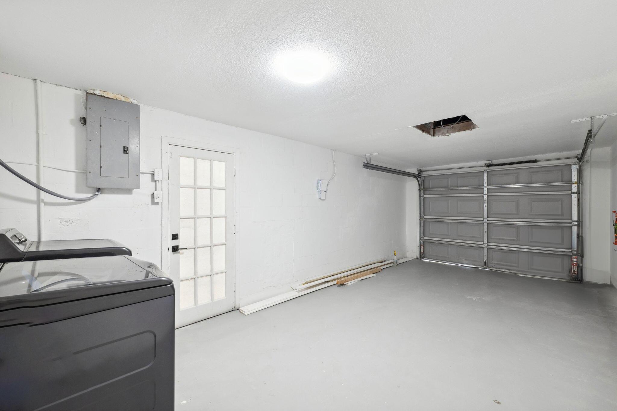 JERIVERNE PLAZA PB 6 PG 5 - Residential Lease