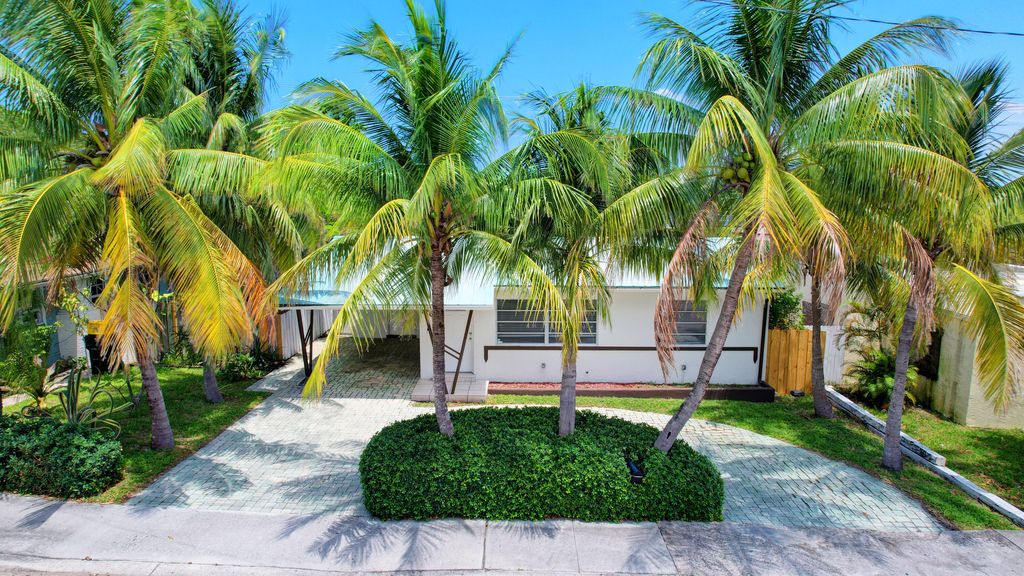Photo of 726 N A Street, Lake Worth Beach, FL 33460 (MLS # R10991791)