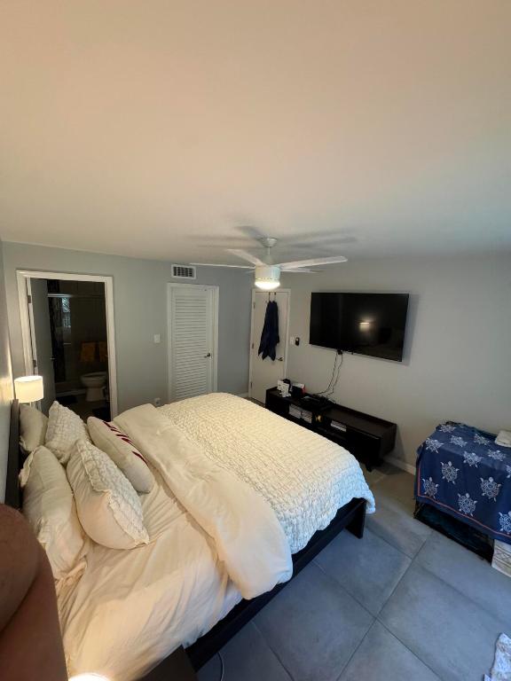 CYPRESS CHASE NORTH NO 2 CONDO - Residential