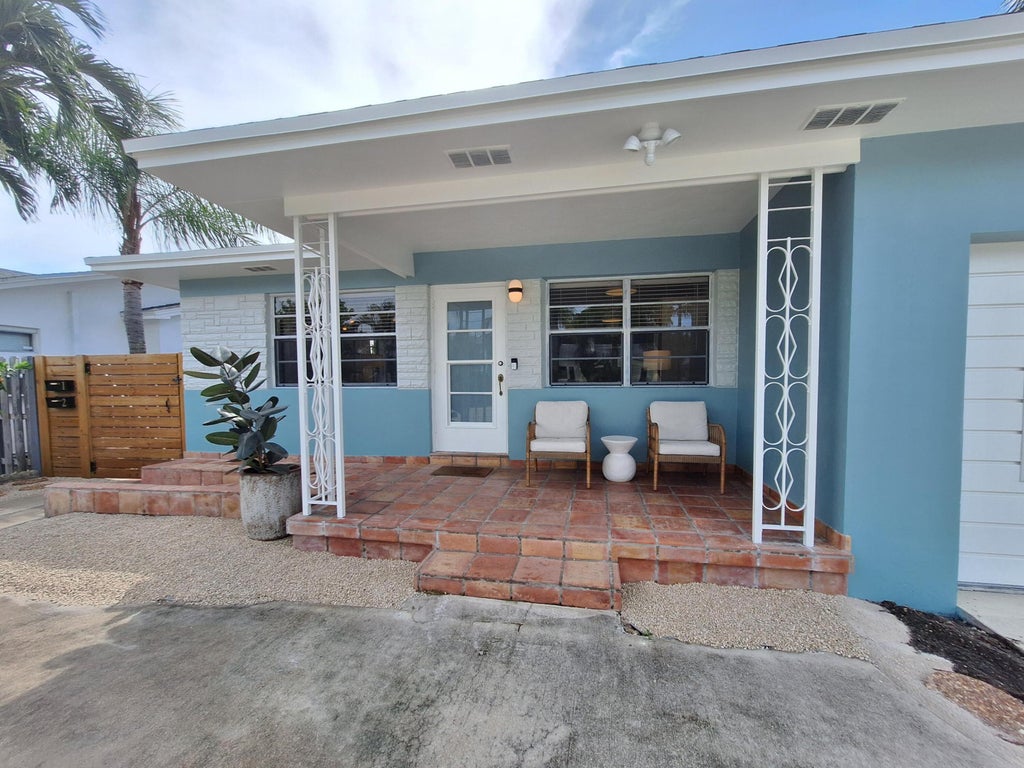 Photo of 705 N M Street #1, Lake Worth Beach, FL 33460 (MLS # R11011083)