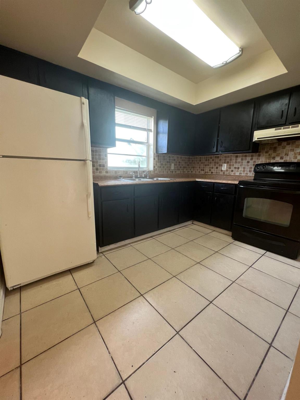 Clean and spacious 2/1 apartment located in Fort Pierce. Meet your new home at Louisiana Apartments. Close to I95, shopping and dining. $100/mo flat fee for water utilities. Fast and easy move-in process. Schedule a viewing today and make this your new home.