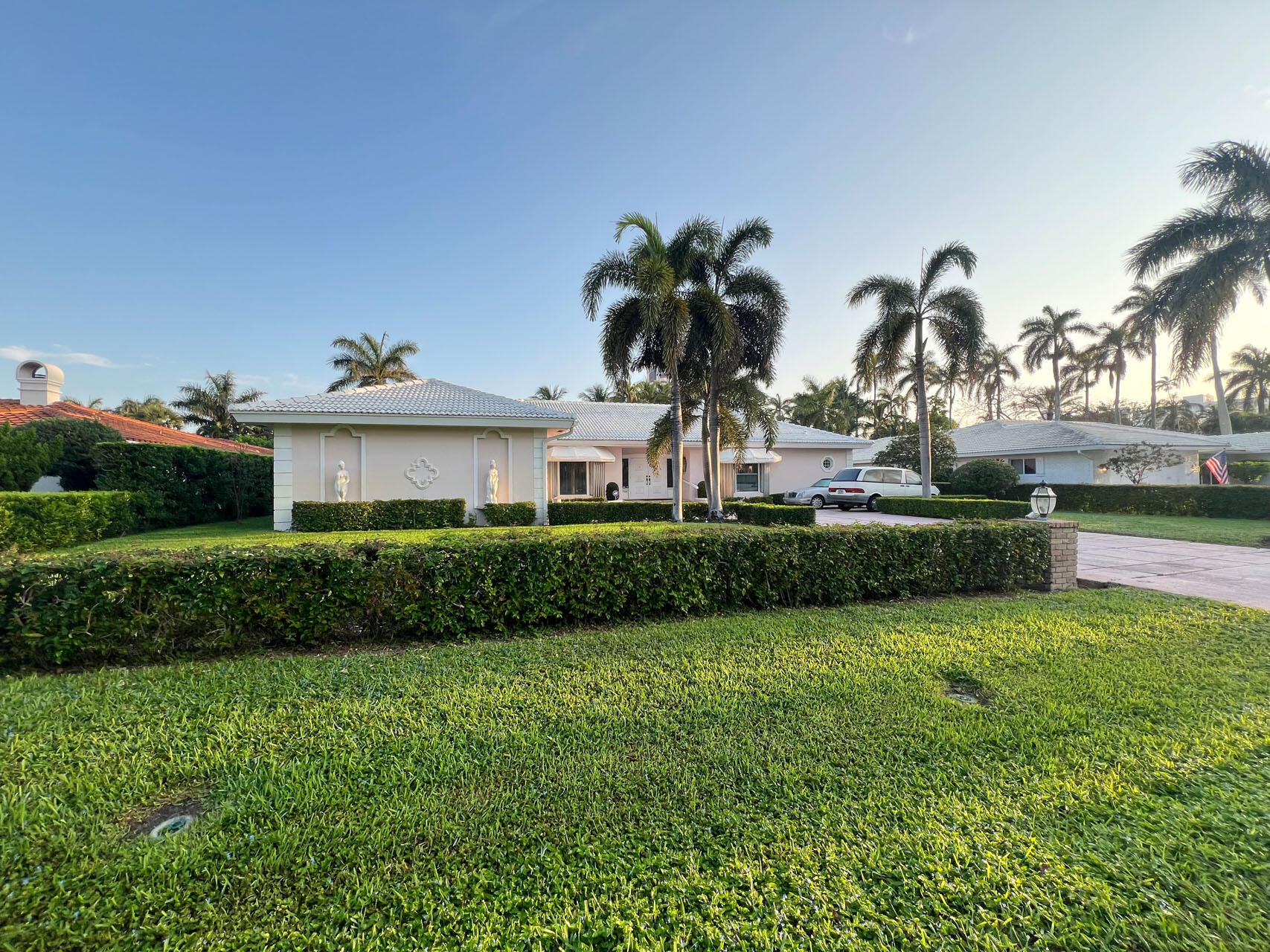 ROYAL PALM YACHT & COUNTRY CLUB - Residential