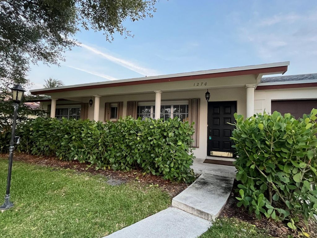 Photo of 1270 SW 8th Street, Boca Raton, FL 33486 (MLS # R11092757)