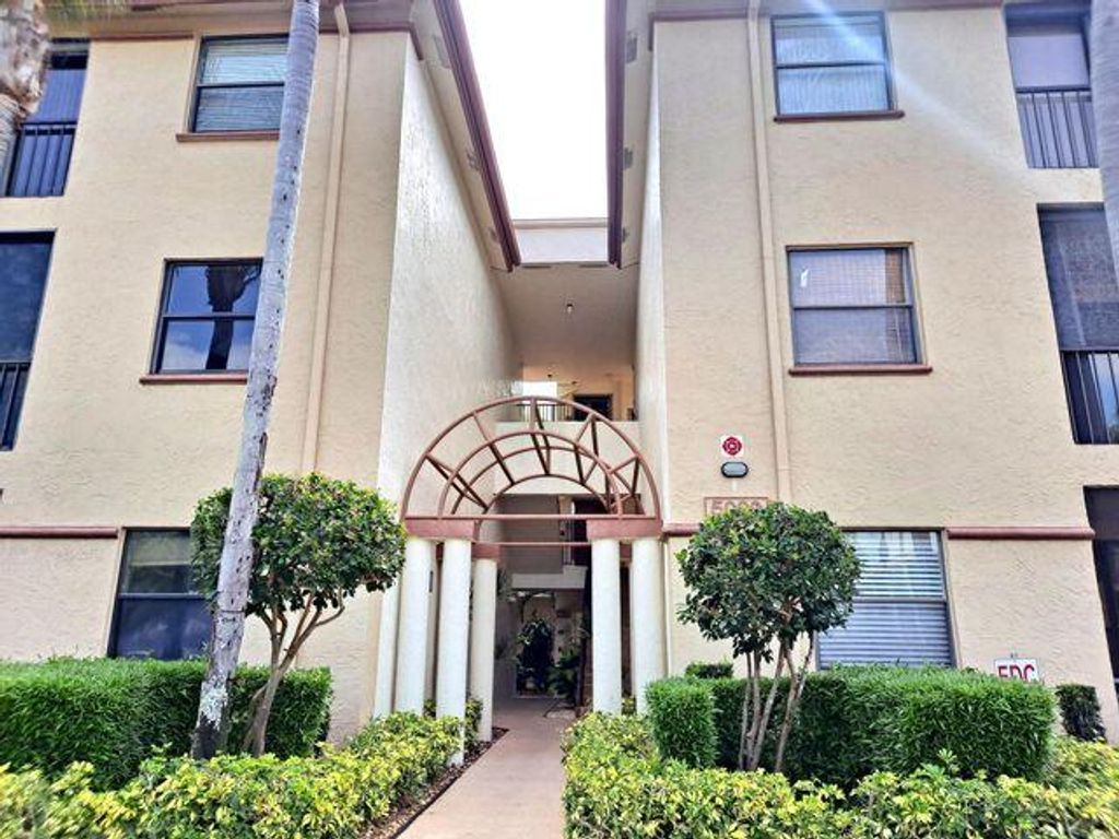 Photo of 5099 Splendido Court #P, Boynton Beach, FL 33437 (MLS # R11108899)