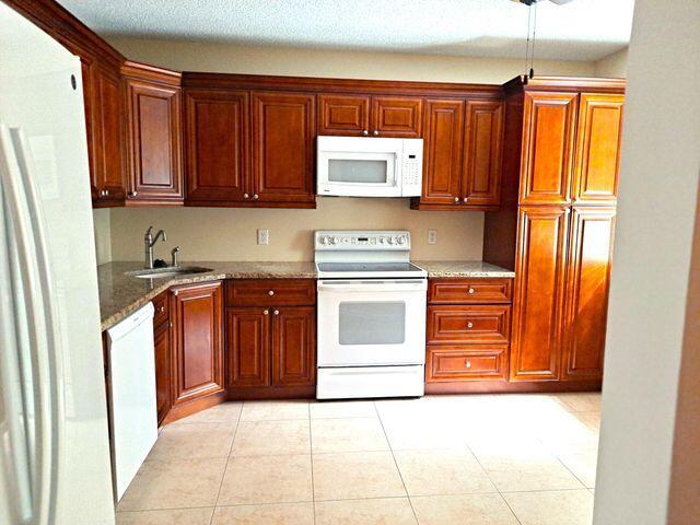 5099 Splendido Court P, Boynton Beach, FL, 33437/$210,000 2 5099 Splendido Court P