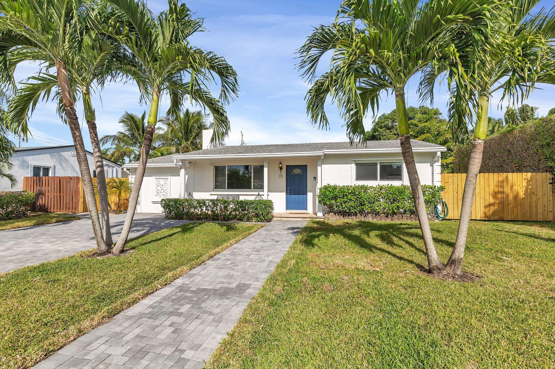 Nestled on a quiet street, south of Southern Blvd. and east of Dixie Highway rests the charming 3 bedroom, 2 bathroom unfurnished bungalow. Boasting a split bedroom floorplan, eat-in-kitchen and two separate living spaces. Fully fenced backyard with swimming pool and spa. Located in close proximity to Flagler Drive bike path, the Intracoastal waterway, area beaches, fabulous restaurants/ shopping, I-95, PBI Airport and much more.