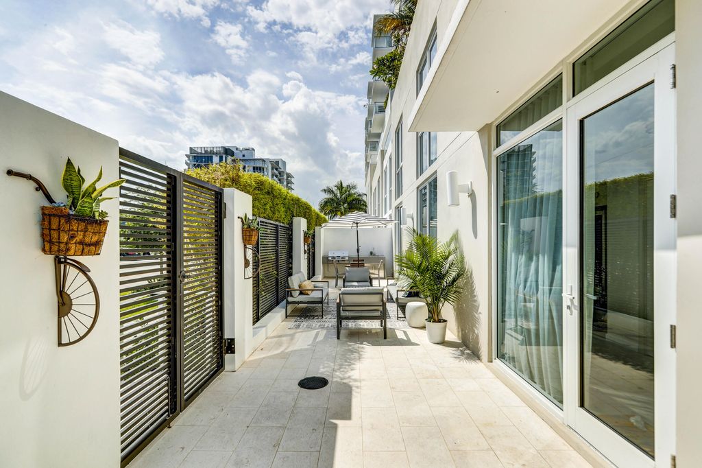 Photo of 401 N Birch Road #Th3, Fort Lauderdale, FL 33304 (MLS # B26014884)