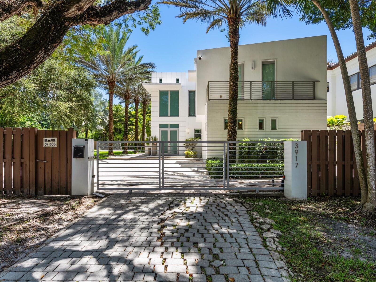 View photos, virtual tours, details... 3917 SW 42nd Avenue