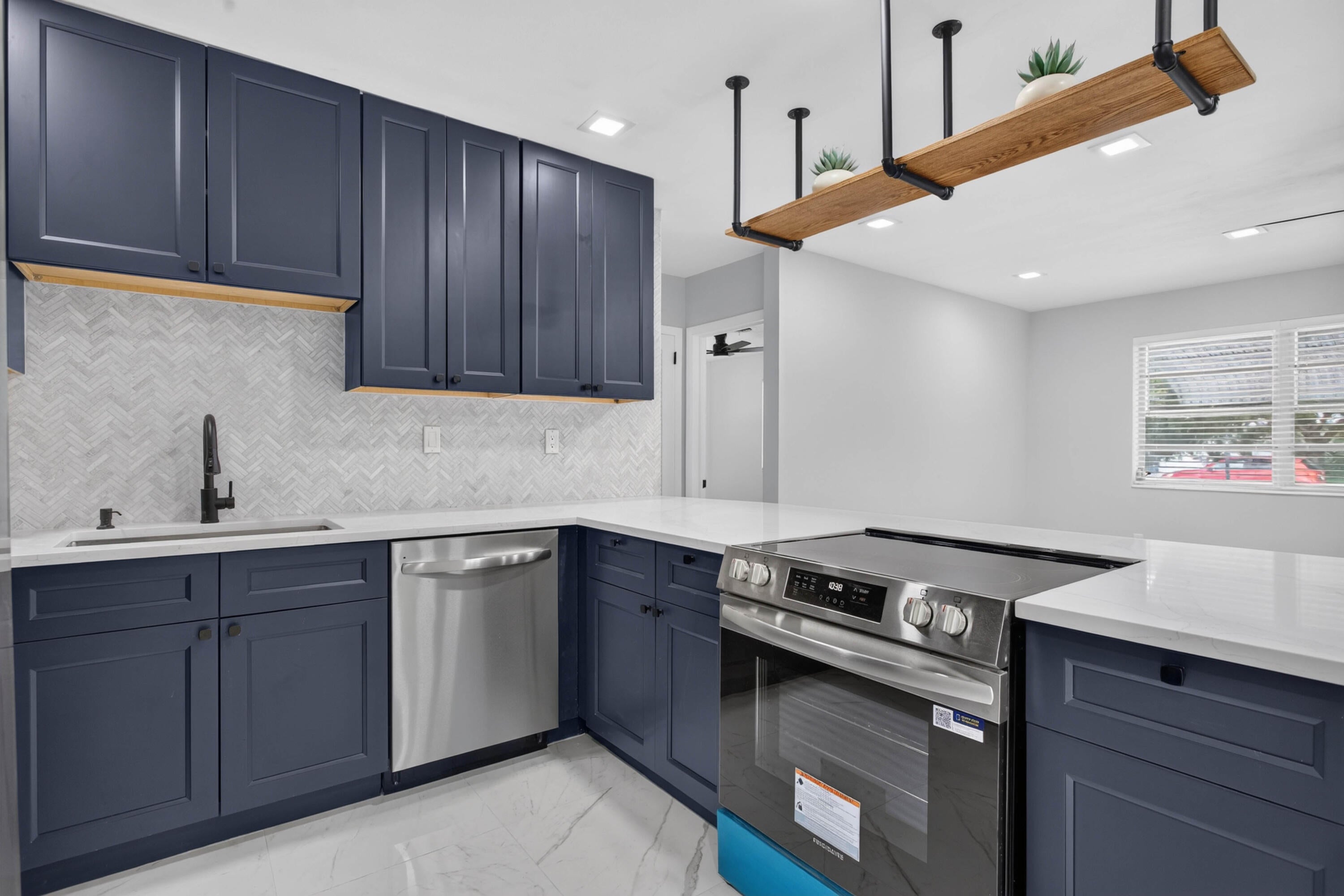 1624 NE 31ST Court