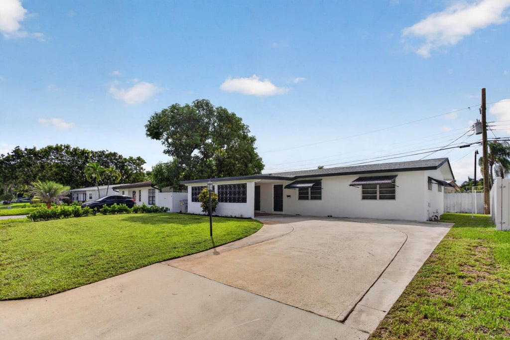 Photo of 1624 NE 31ST Court, Pompano Beach, FL 33064 (MLS # B26081708)