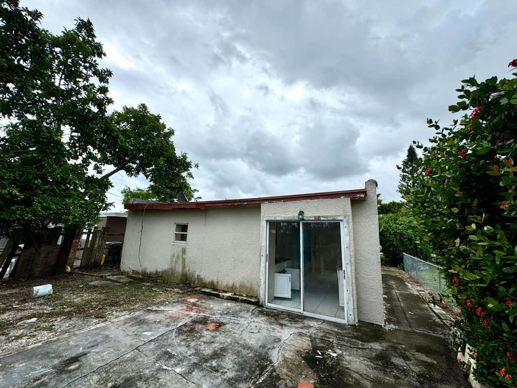 Photo of 1207 Alto Road, Lake Worth, FL 33462 (MLS # R11027914)