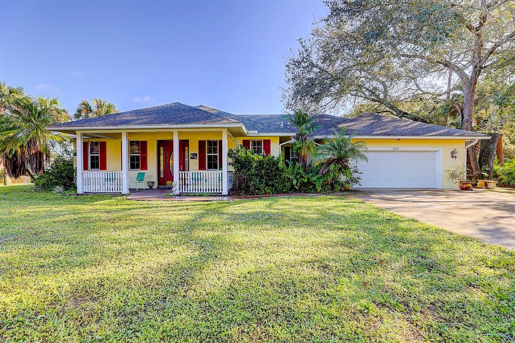 Photo of 1707 SW Leafy Road, Port Saint Lucie, FL 34953 (MLS # R10840901)
