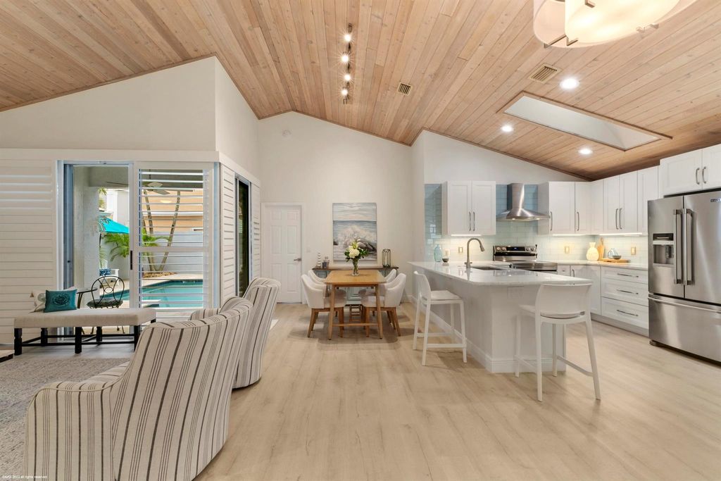 Photo of 59 Dorchester Circle, Palm Beach Gardens, FL 33418 (MLS # R10947339)