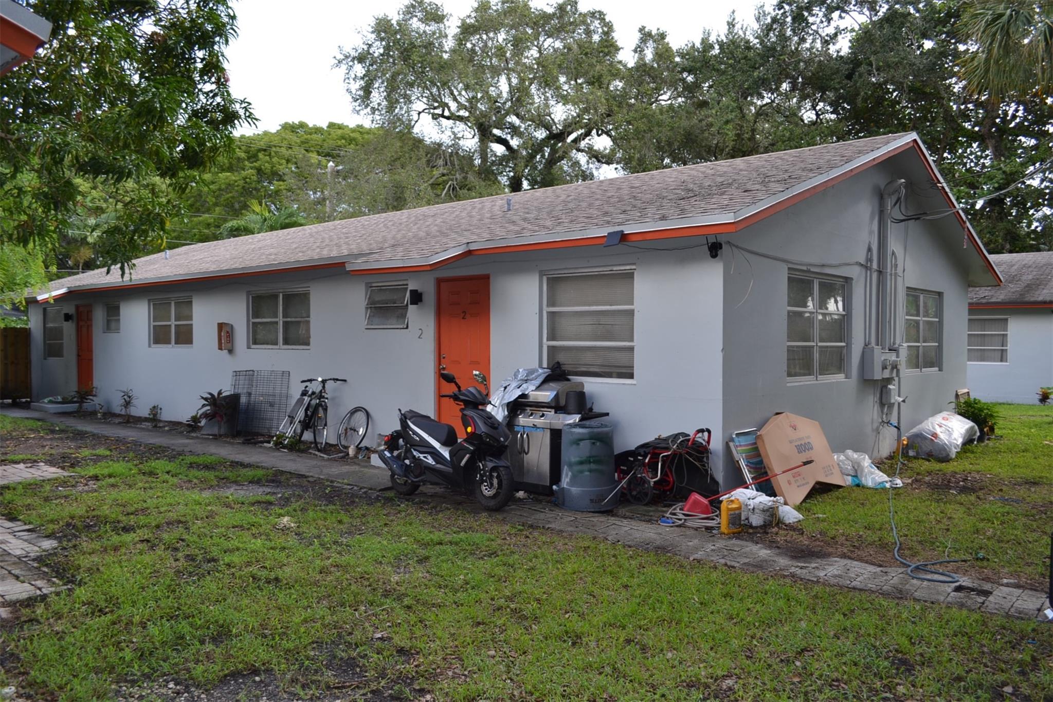 890 SW 28th St
