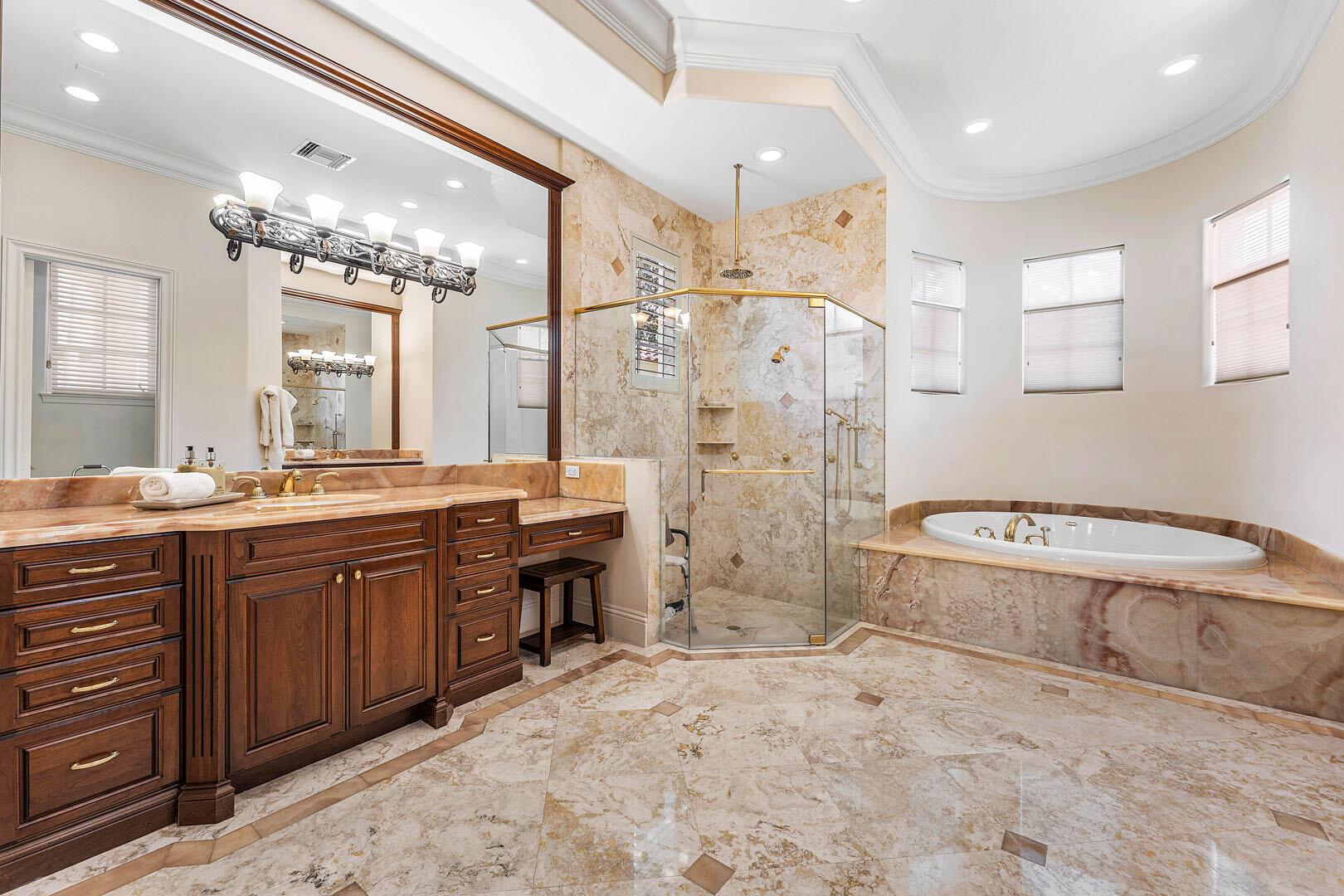 ROYAL PALM YACHT & COUNTR - Residential