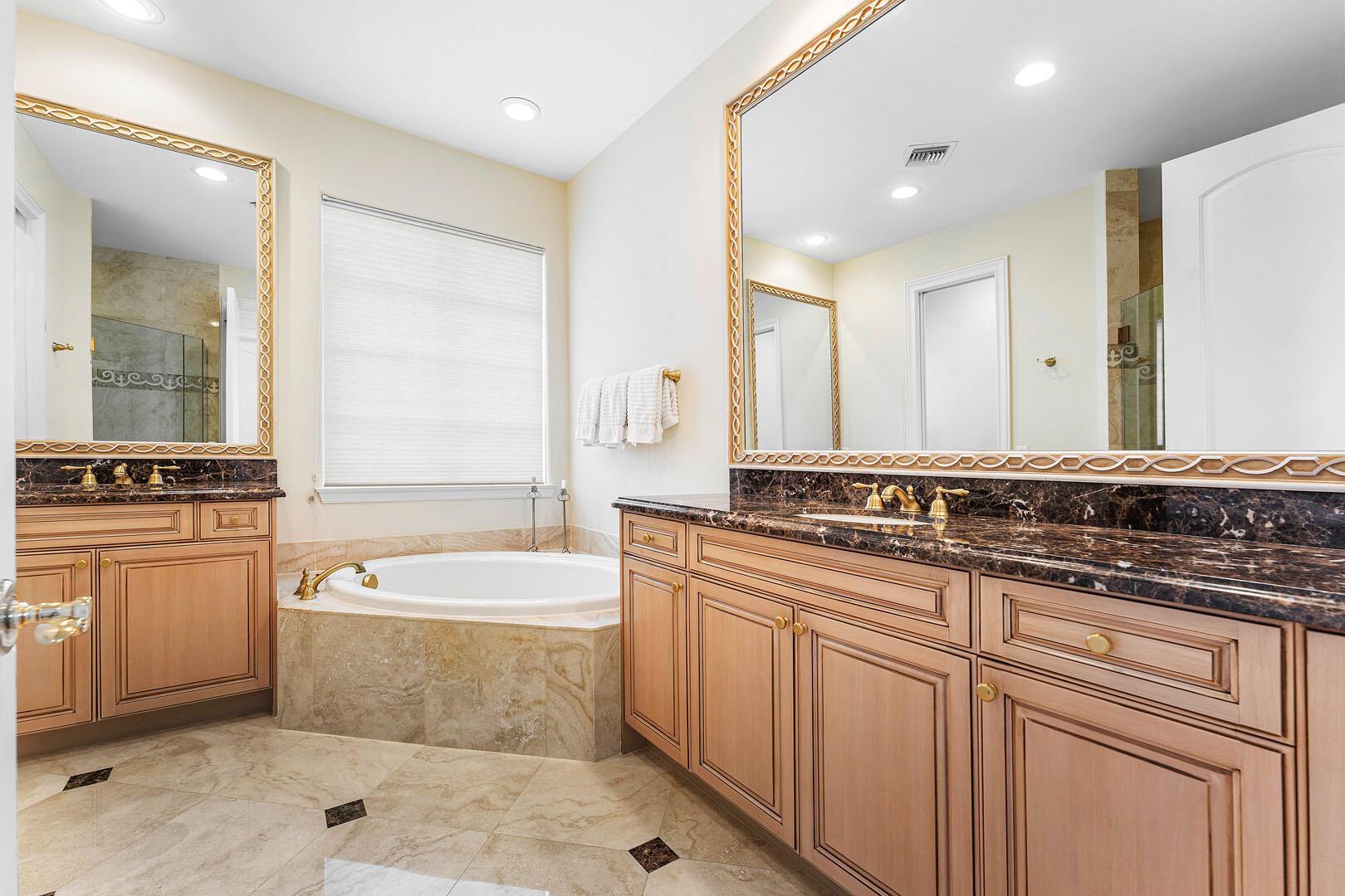 ROYAL PALM YACHT & COUNTR - Residential