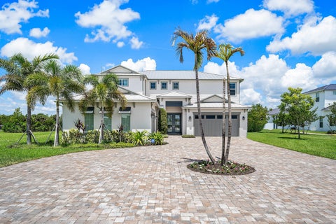 Photo of 20020 SE Bridgewater Drive, Jupiter, FL 33458 (MLS # B26046544)
