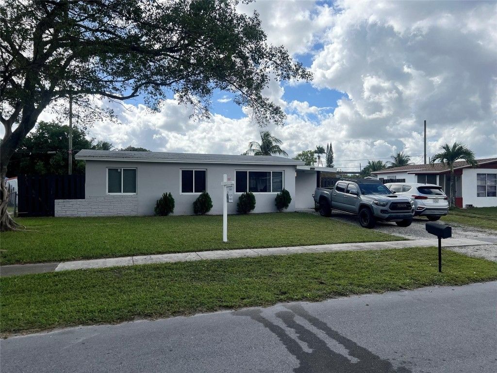 Photo of 5720 SW 37th Court, Davie, FL 33314 (MLS # F10544613)