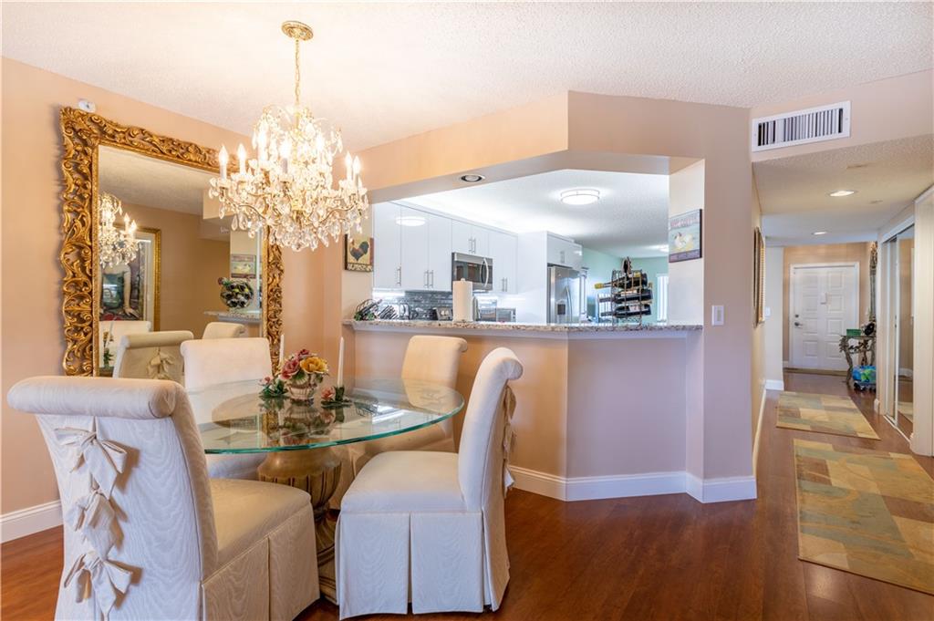 KINGS POINTE - Residential
