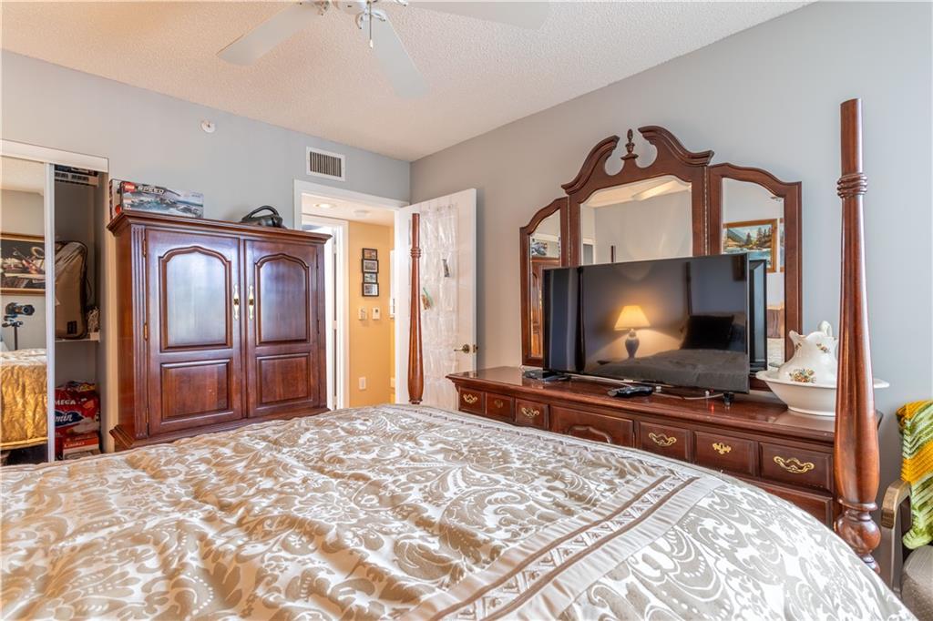 KINGS POINTE - Residential