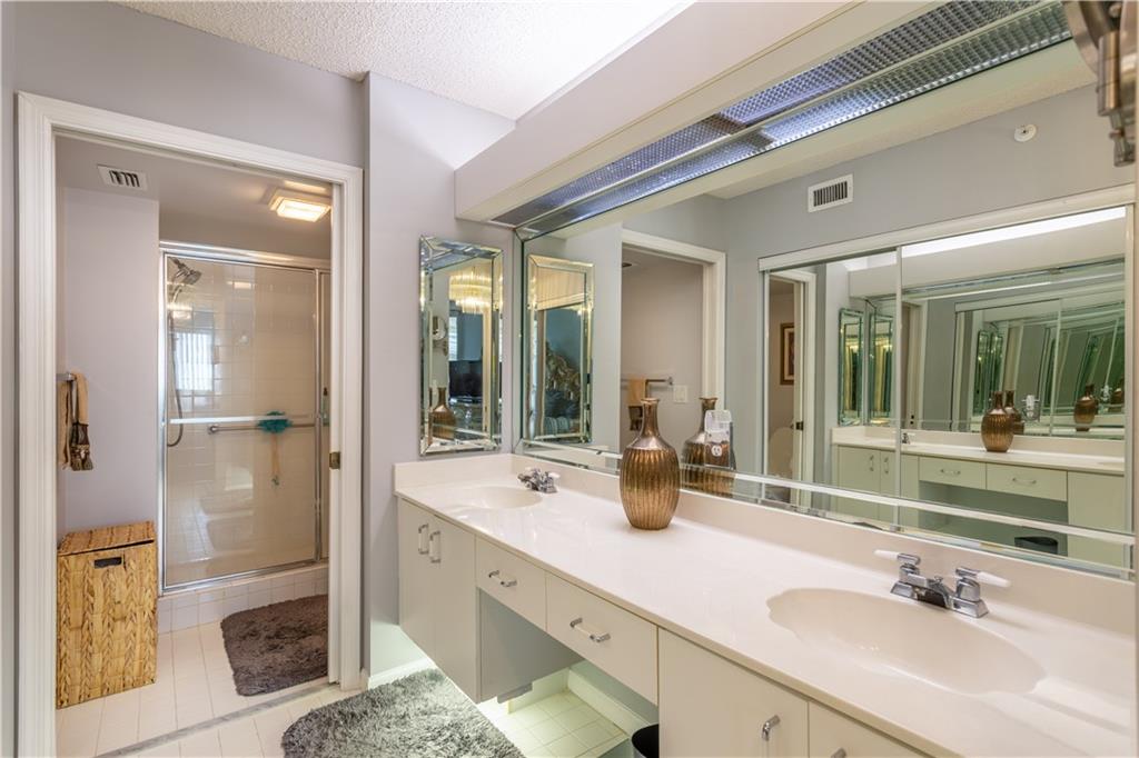 KINGS POINTE - Residential
