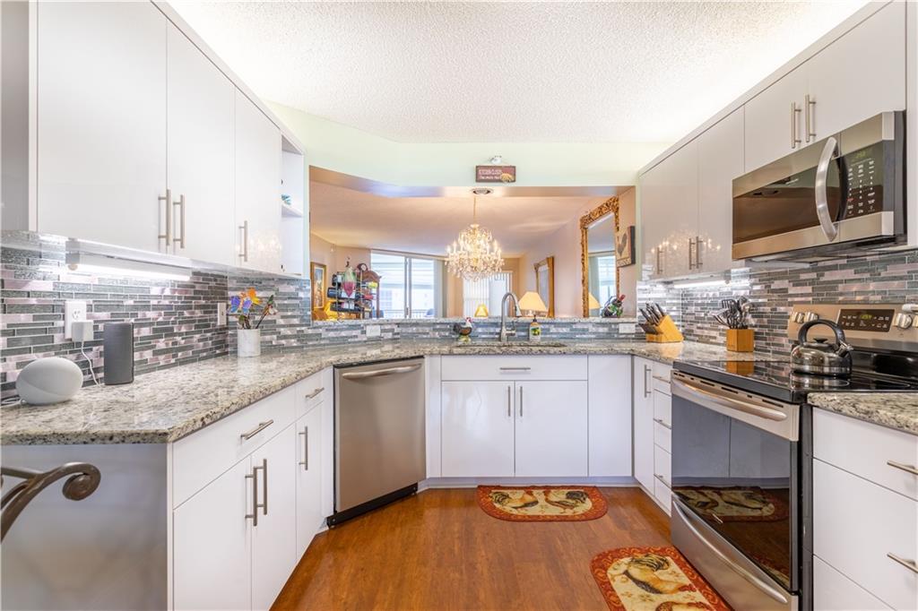 KINGS POINTE - Residential