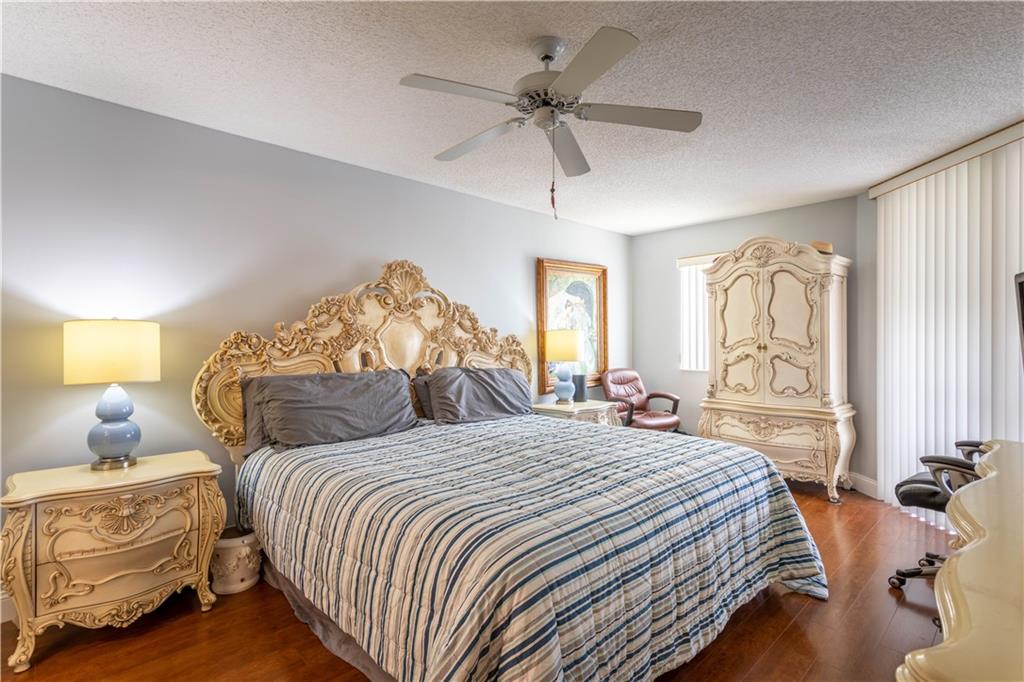 KINGS POINTE - Residential