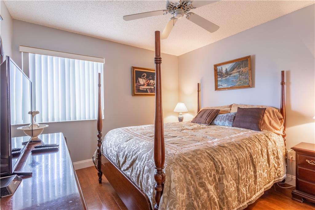 KINGS POINTE - Residential