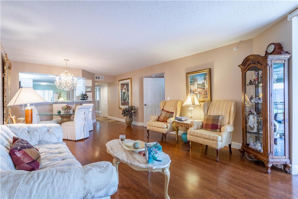 KINGS POINTE - Residential