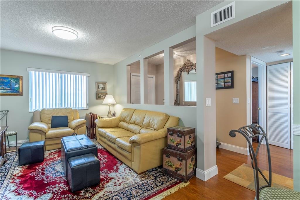 KINGS POINTE - Residential